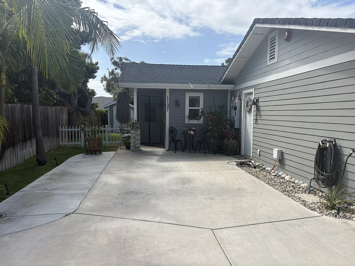 Building Photo - 1107 Oak Ave