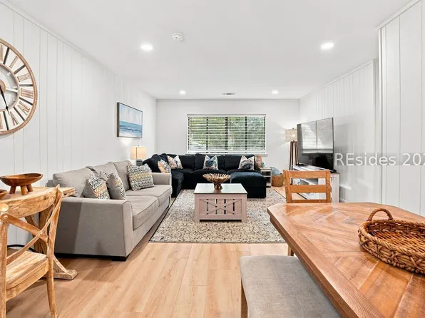 25 Deallyon Ave APT 120, Hilton Head Island, SC 29928