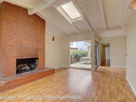3rd image of 715 Poinsettia Ave #A