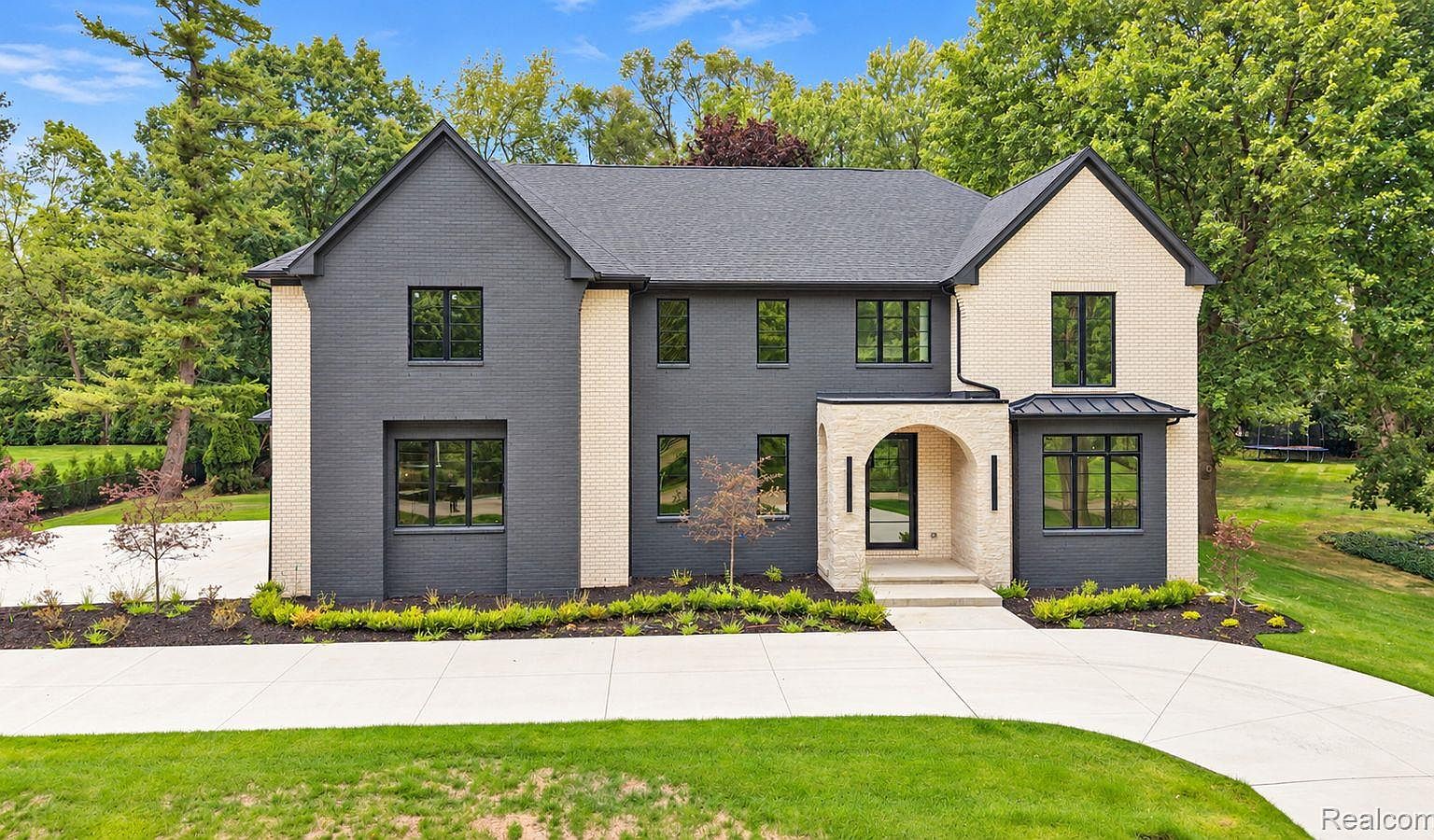 4546 Niagara Ln, Bloomfield Hills, MI 48301