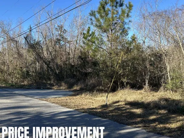 236 Marcus Dr, Waveland, MS 39576