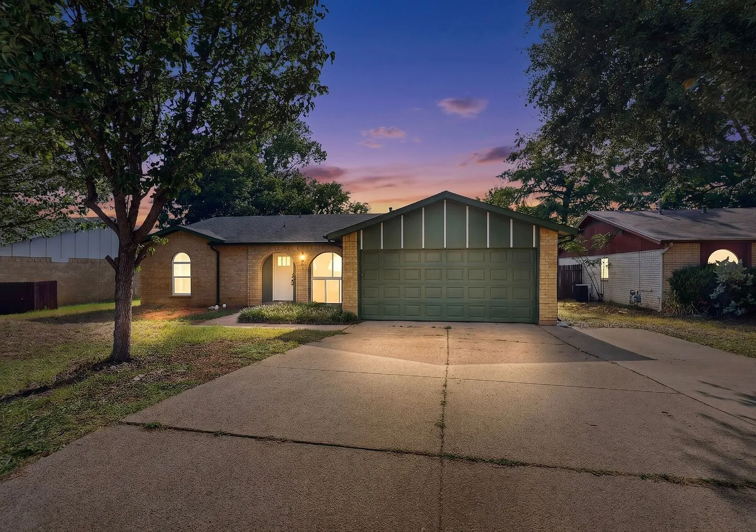 Arlington Gem Waiting On You — Photo 1