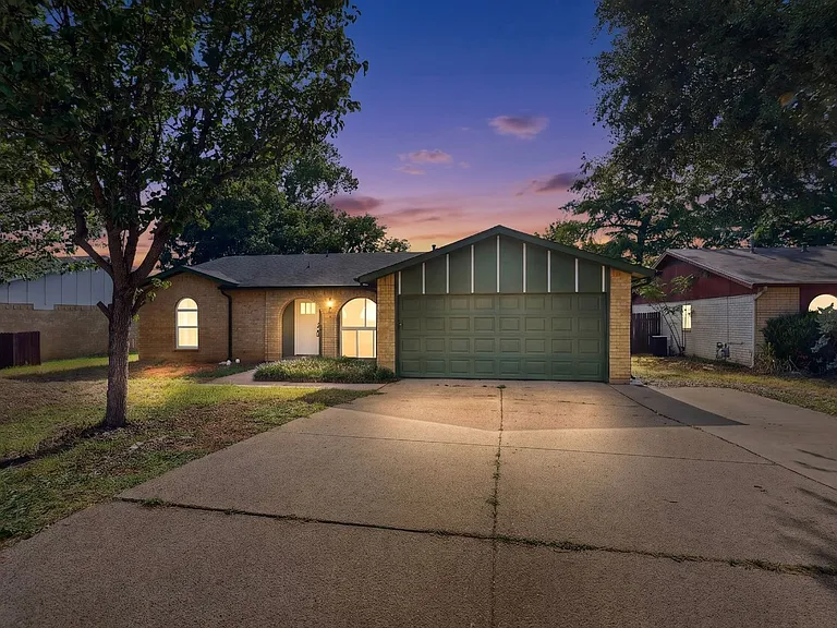 2606 Hilldale Blvd — Photo 1