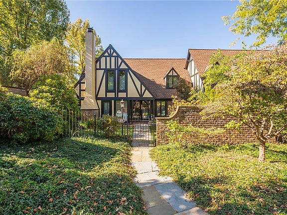 3rd image of 204 Kensington Ct