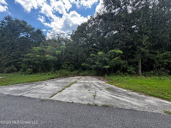 2nd image of 601 Brown Ave