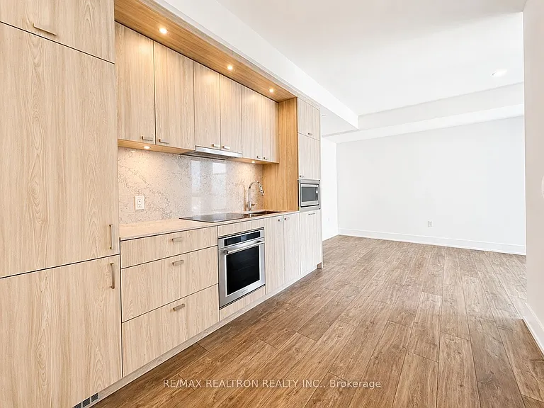 858 Dupont St #701 — Photo 4
