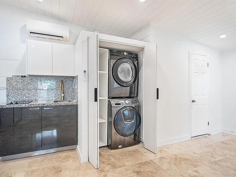 7810 Beachview Dr — Photo 49