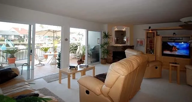 101 Antigua Ct — Photo 2