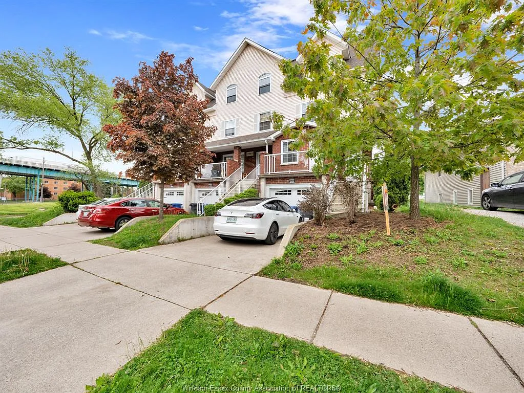 6 bed, $3,300 — Photo 2