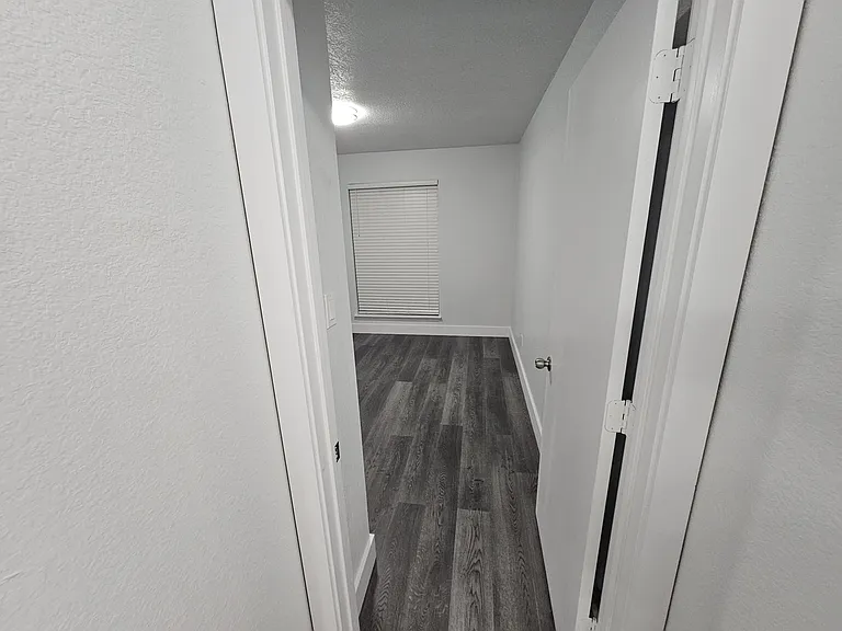919 Crestwood Dr — Photo 16
