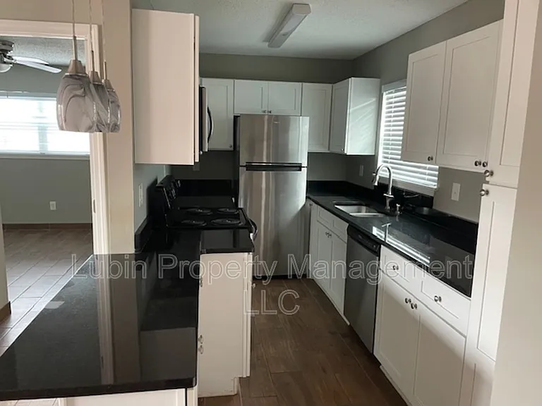 1616 Monroe Ave #7 — Photo 3