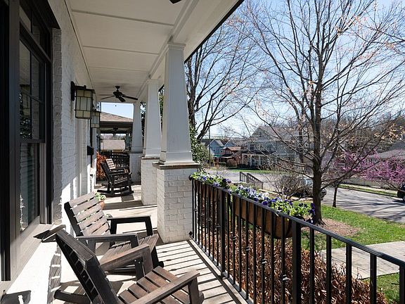 4th image of 902 Montrose Ave