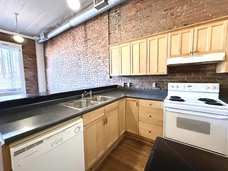126 W Main St #B — Photo 5