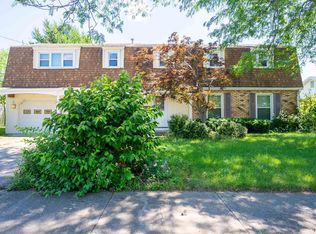 1702 Deppert Dr, Pekin, IL