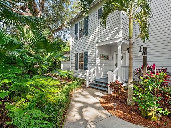 1460 Fern Ct APT 305