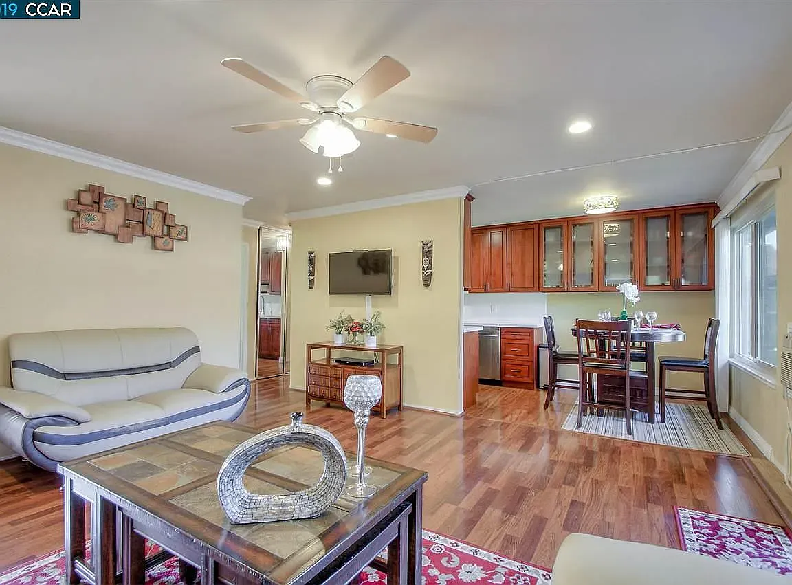 3 bed, 1101 sqft, $4,200 — Photo 1