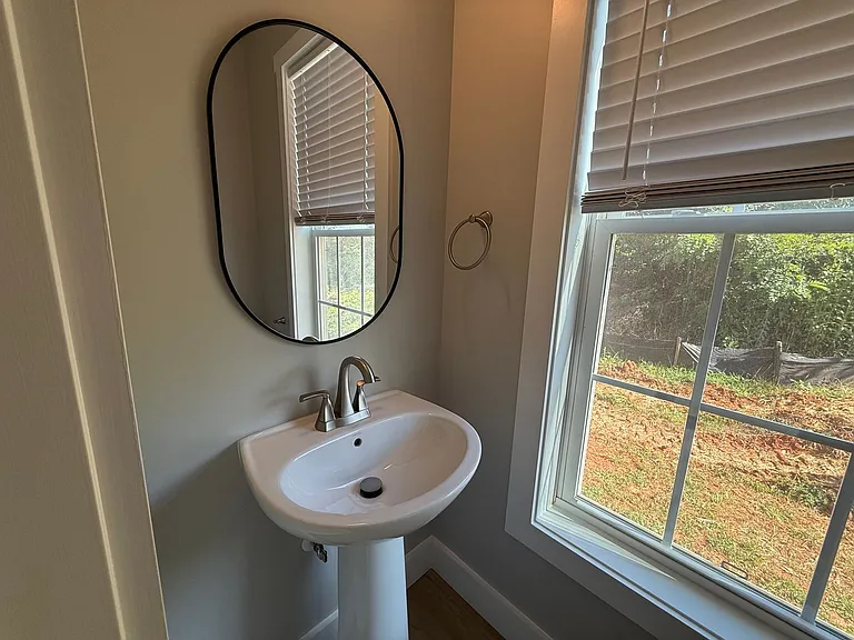 906 Nassau St — Photo 13