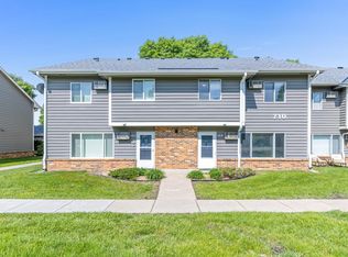 710 W Village Rd APT 102, Chanhassen, MN 55317