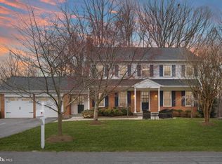 1715 Saddle Ridge Ct, Vienna, VA 22182