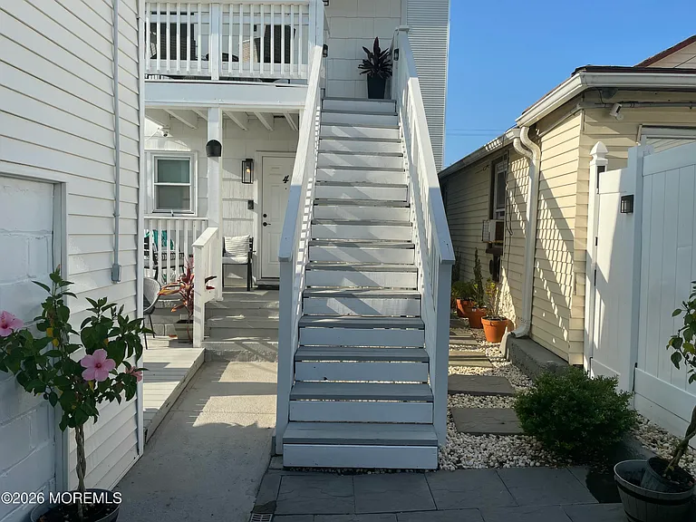32 Franklin Ave — Photo 53