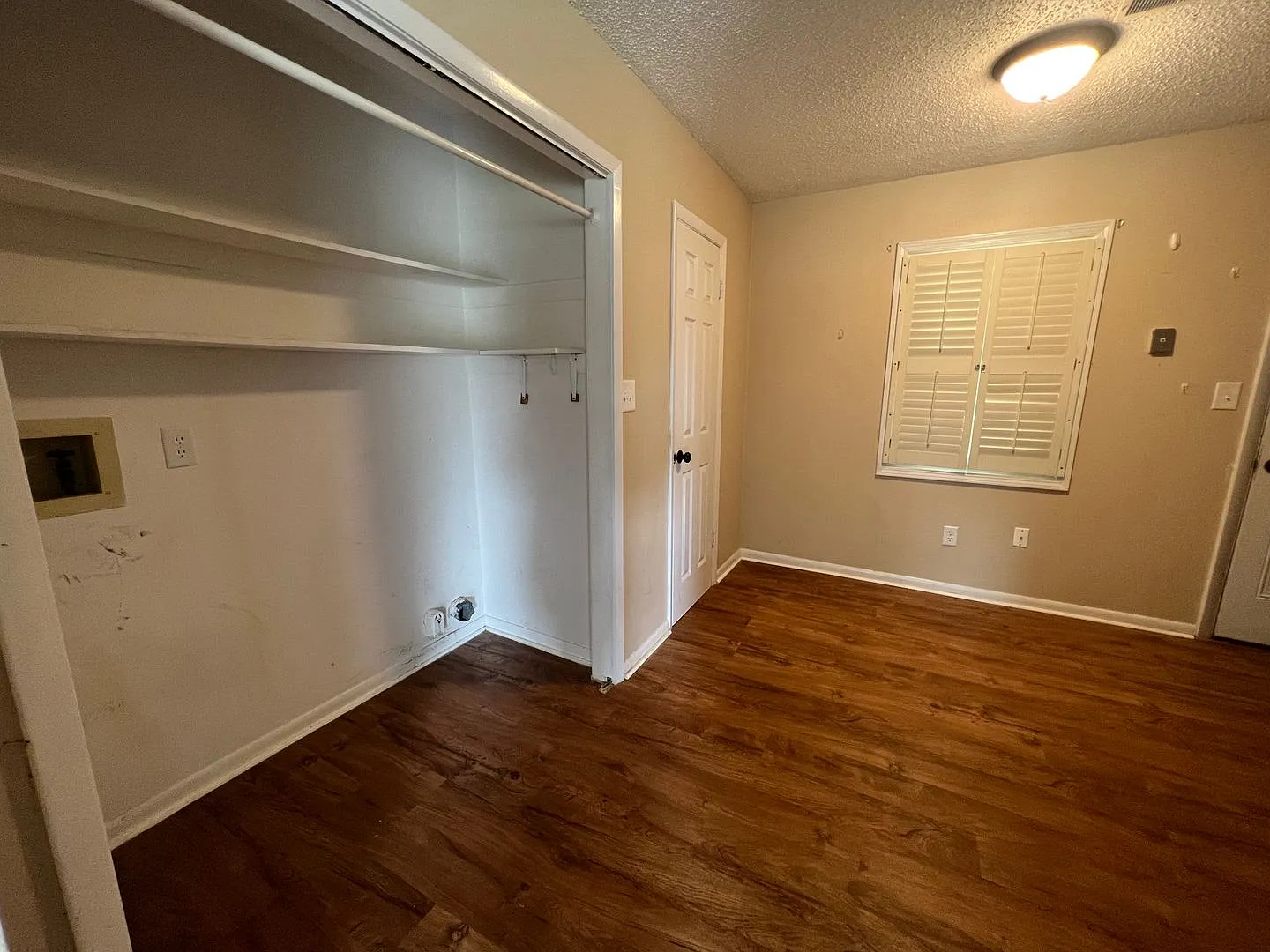 Spacious fenced back yard in South Huntsville — Photo 4