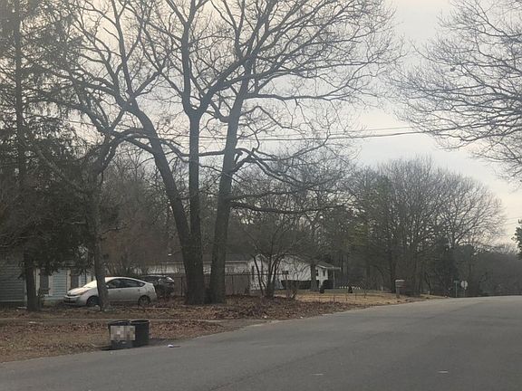 4th image of 126 Northern Blvd