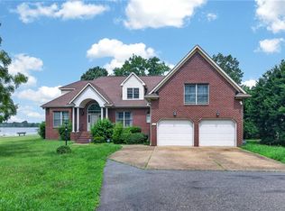 19 Hampshire Dr, Hampton, VA 23669