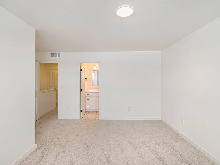 619 W Marion St — Photo 11
