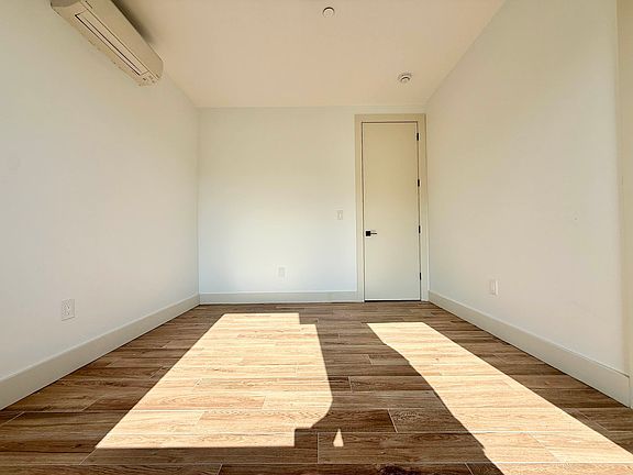 2nd image of 452 E 26th St #2D