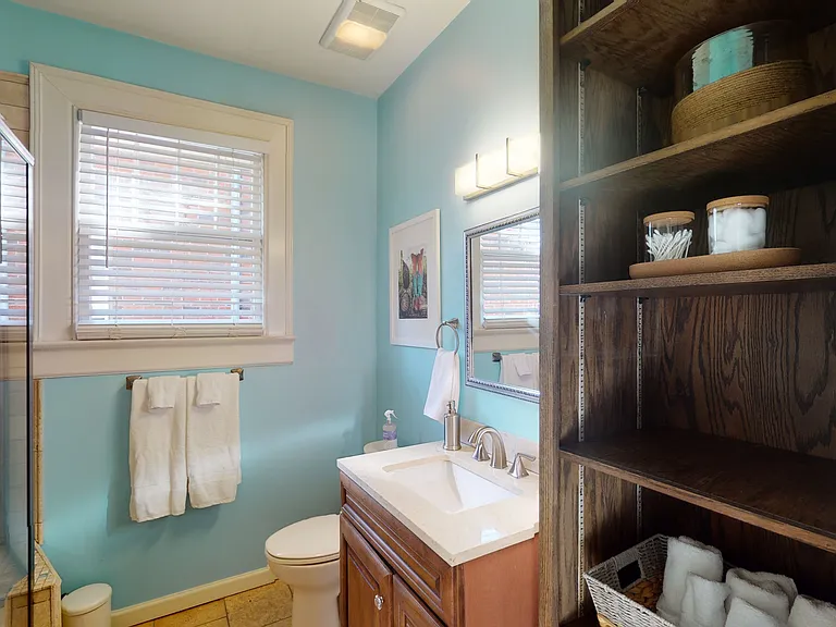 1827 Capitol Ave — Photo 24