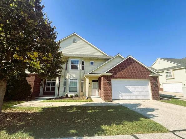 586 Grandview COURT #B, Pewaukee, WI 53072
