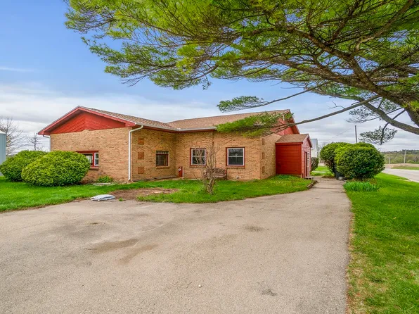 5517 W Pines Rd, Oregon, IL 61061