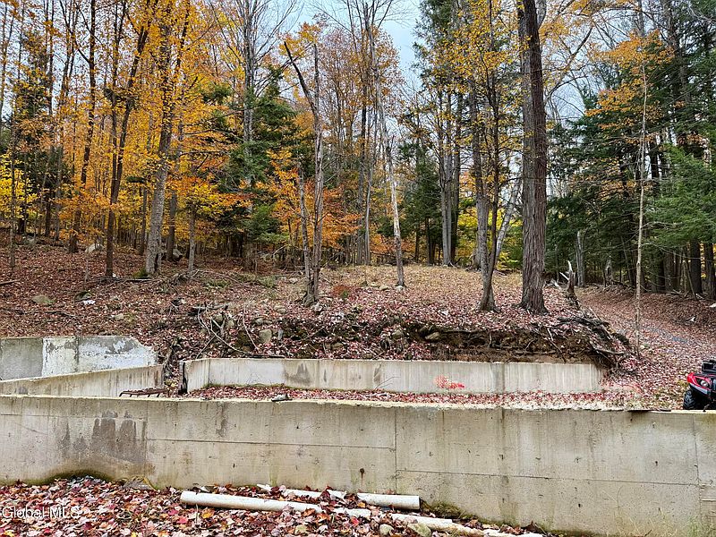 4th image of 75 Carey Road