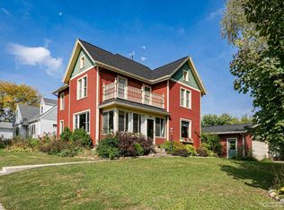 819 4th St, New Glarus, WI 53574