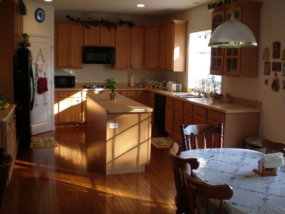 2nd image of 17 McGinnis St