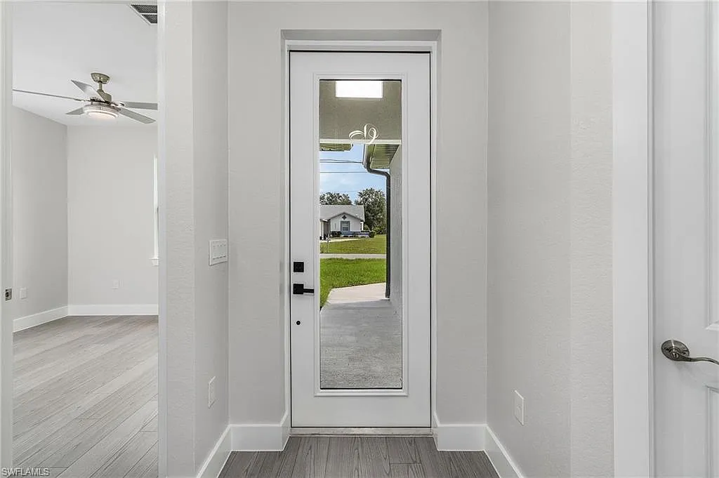 3 bed, 2.0 bath, 1500 sqft, $1,900 — Photo 2