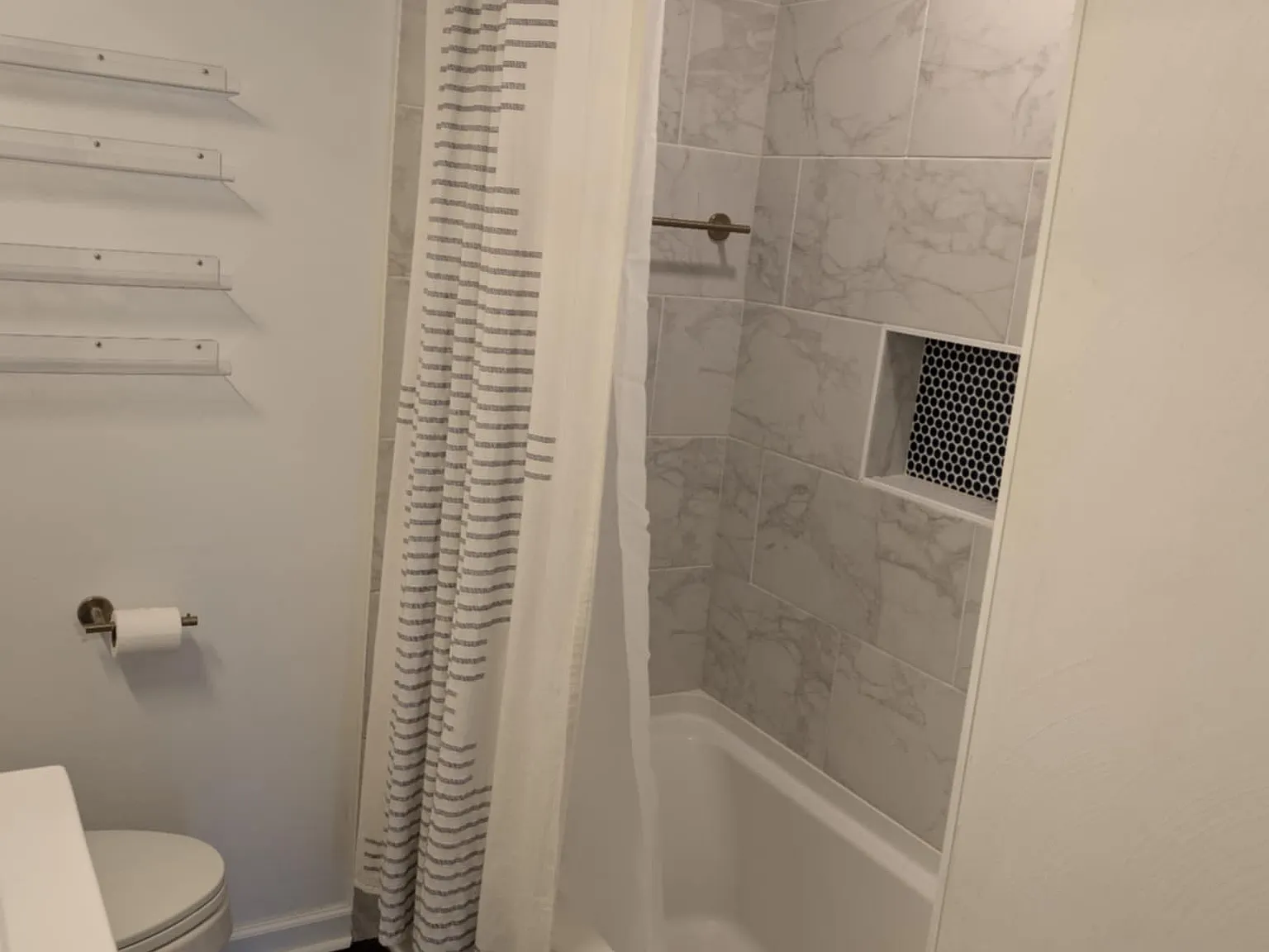 5 bed, 2134 sqft, $3,000 — Photo 3