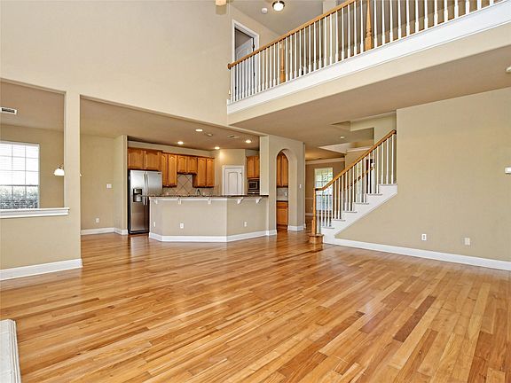 5th image of 303 Hensley Dr