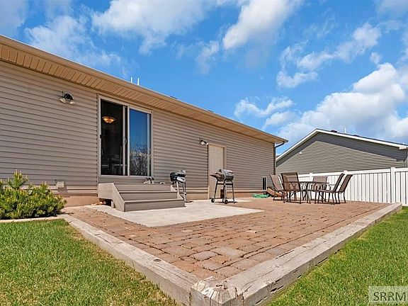 4th image of 3546 N Volcanic Ave