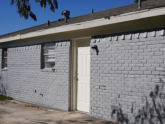 2nd image of 210 Redwood Dr