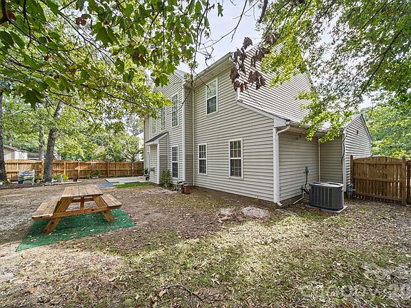 5th image of 1617 Winthrop Ln #101