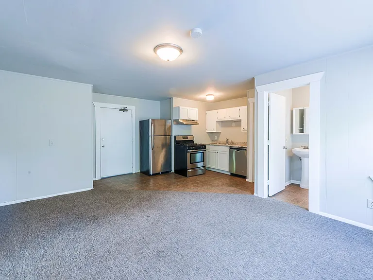 1435 Washington St NE — Photo 11