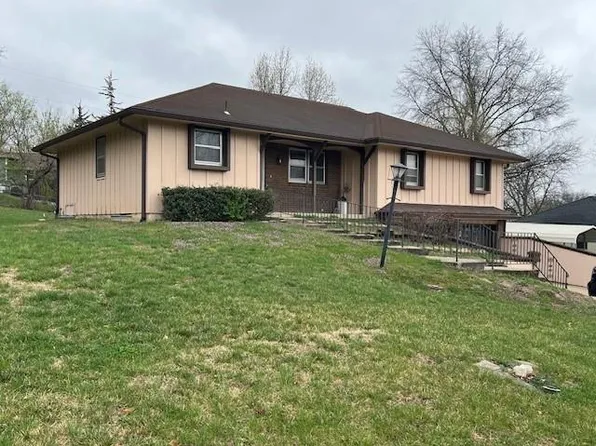 1430 Western St, Leavenworth, KS 66048