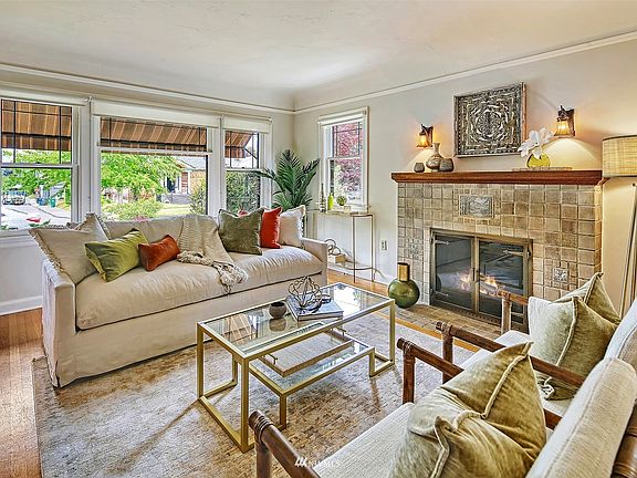 Living Room with Gas Fireplace