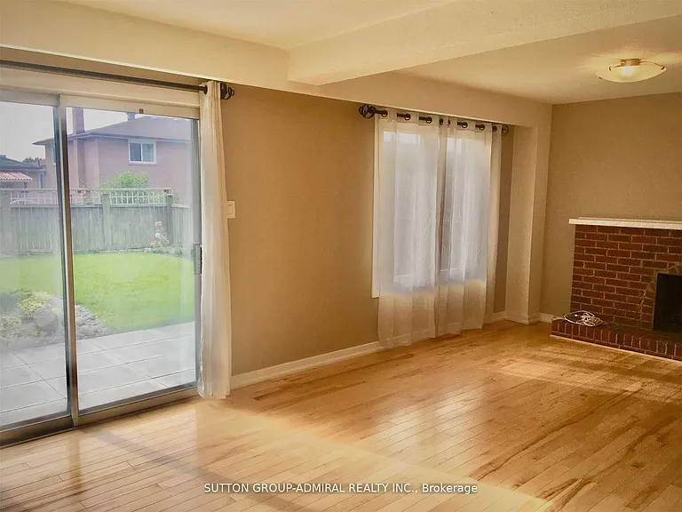 4 Nootka Cres #MAIN FL — Photo 11