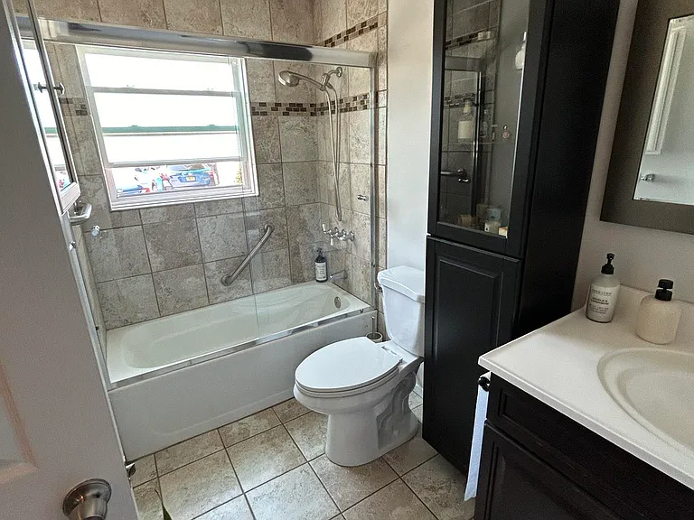 2335 Linden Ave — Photo 11