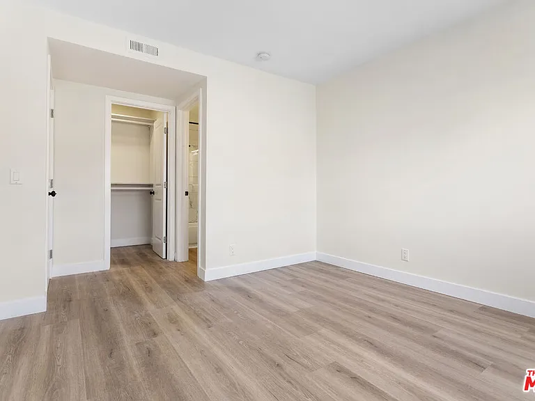 535 W 4th St #110 — Photo 64