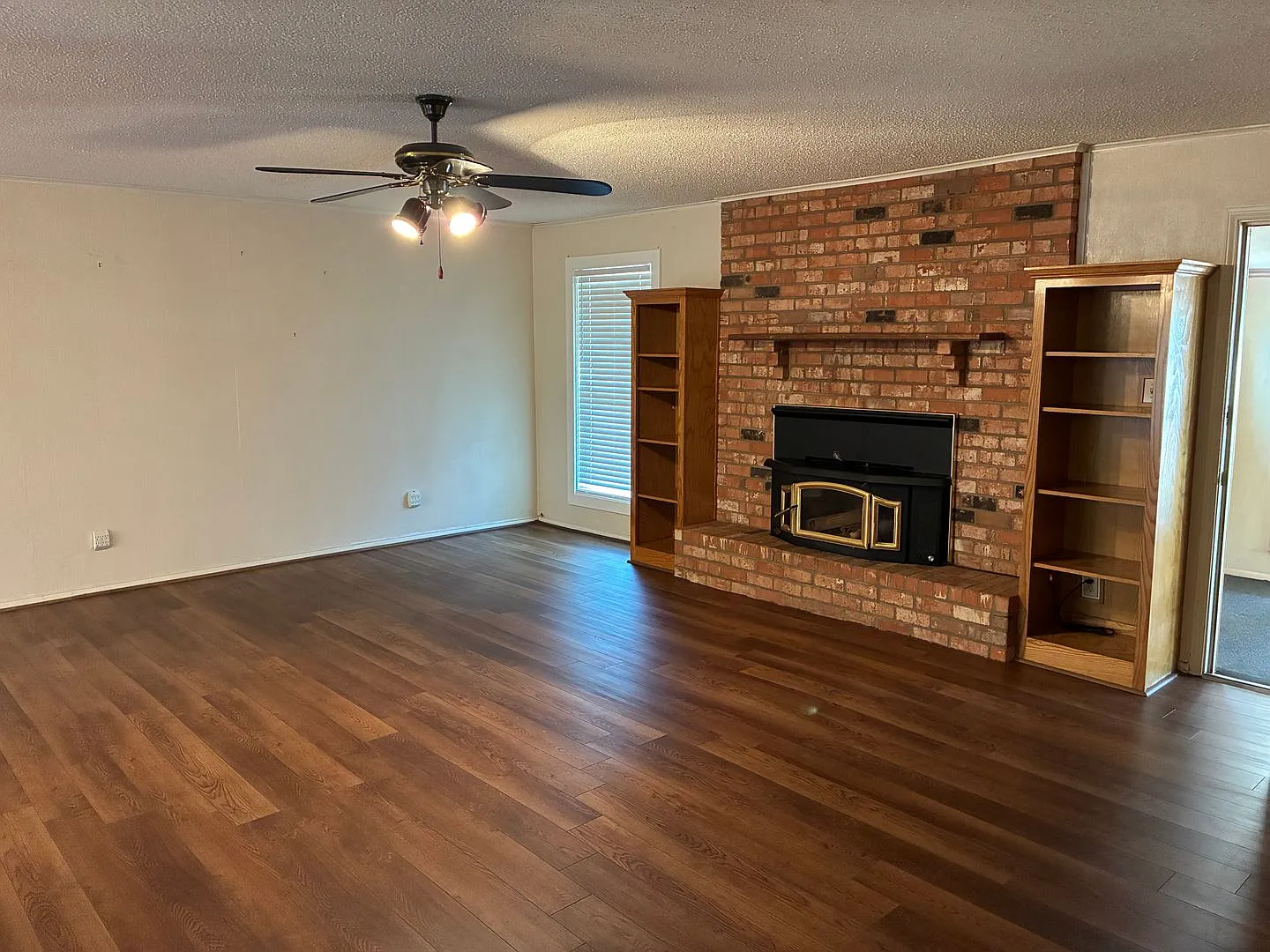 415 Rosewood — Photo 4