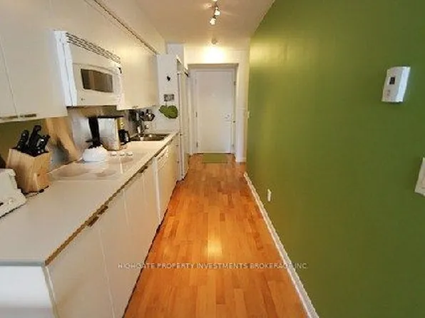 111 Elizabeth St, Toronto, ON