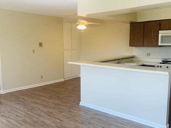 4th image of 1920 Peyton Ave APT 207